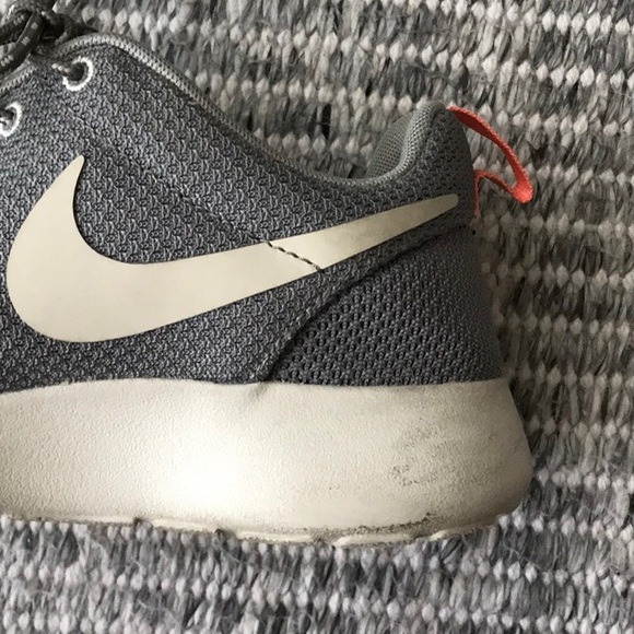 Nike Roche Run sneakers in Gray & pink - Picture 10 of 10